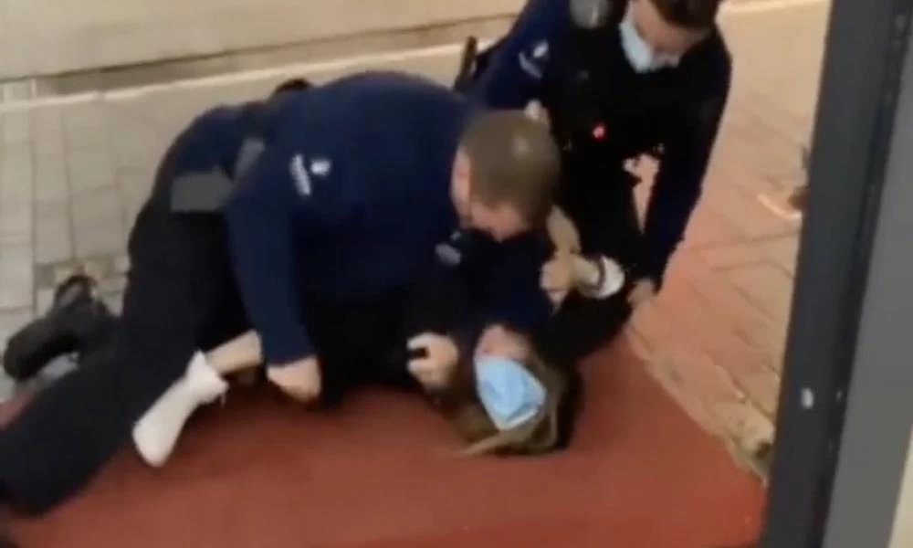 Σάλος στο Βέλγιο: Αστυνομικοί ακινητοποιούν 14χρονη και την γρονθοκοπούν